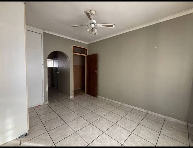 3 BEDROOM HOUSE FOR SALE IN VANDERBIJLPARK SE 6